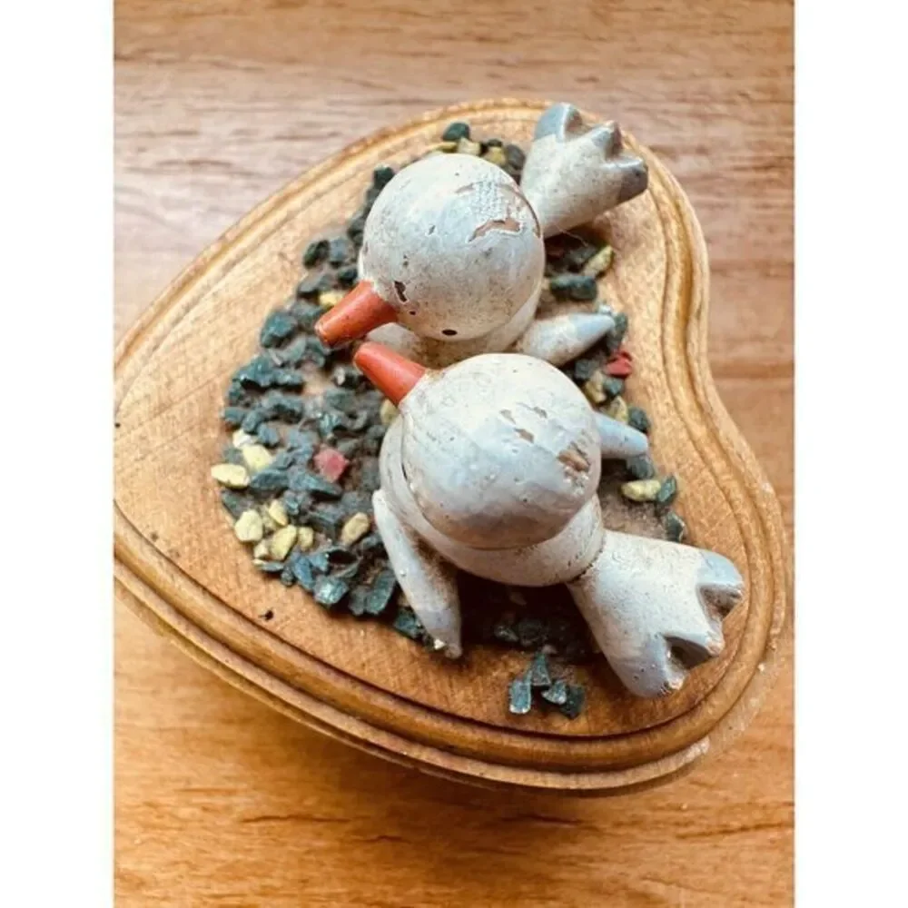 Vintage Small‎ Wooden Love birds Ring Box Heart Shaped Birds Love Dove Lid